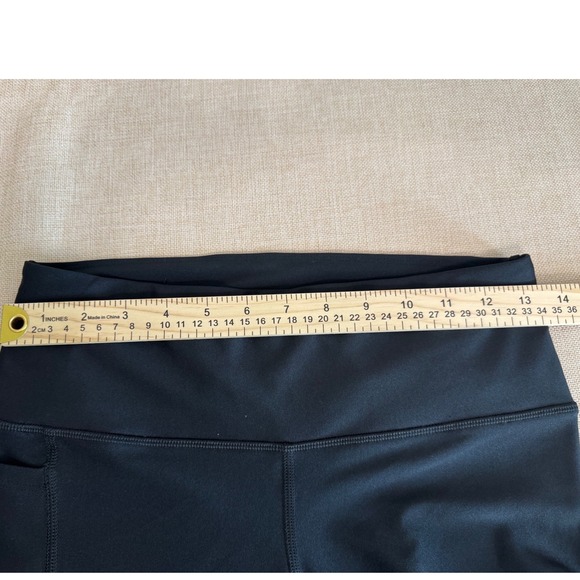 Under Armour Womens Compression Leggings Black High Rise Crop Pocket Medium - Picture 3 of 5